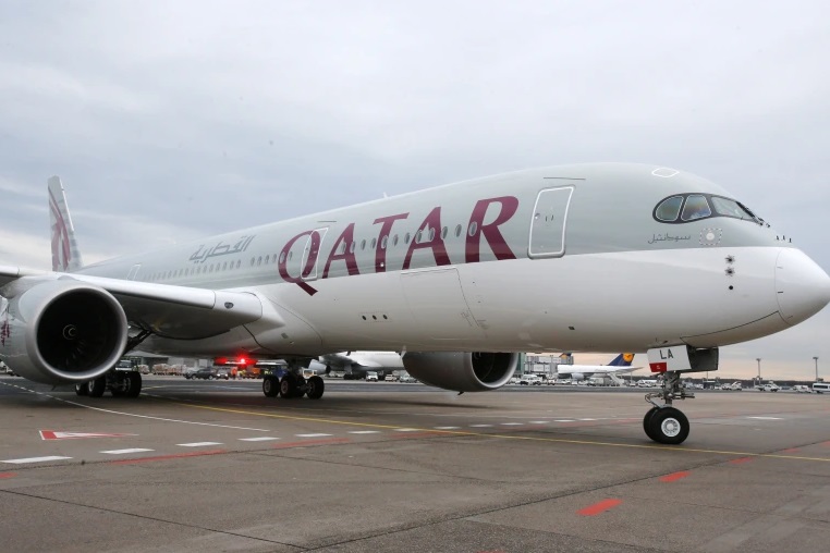 A Qatar Airlines jet